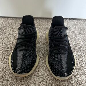 Yeezy Boost 350 V2 ‘Carbon’